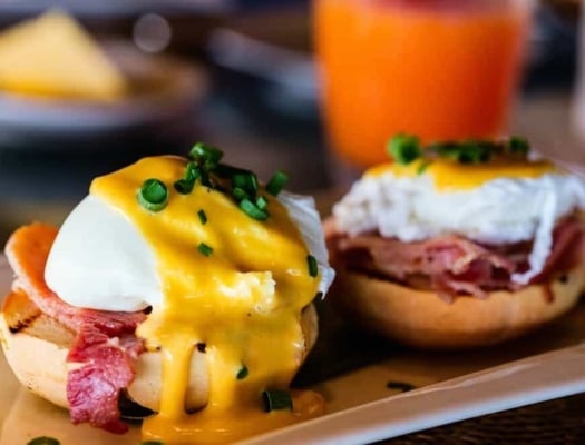Eggs benedict