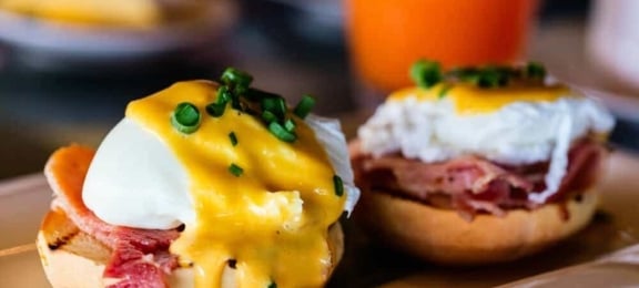 Eggs benedict