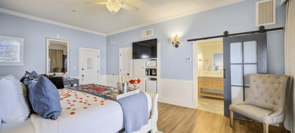 sunset Veranda King -looking in