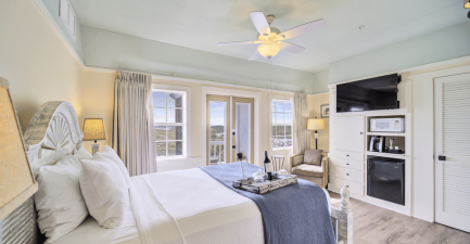 Emerald Coast Queen -bed view